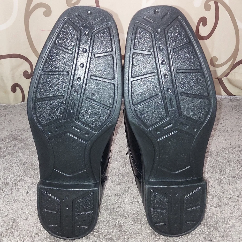 Shoes - Picture 5 of 6